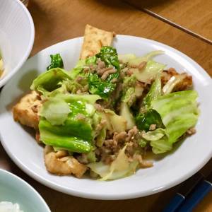 キャベツと厚揚げのみそ炒め