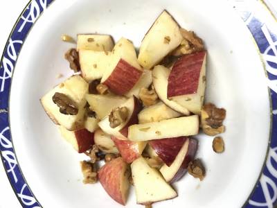 りんごとくるみのサラダ