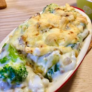 ブロッコリーと豚ひき肉のグラタン