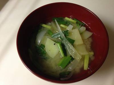 じゃがいもとたまねぎのみそ汁