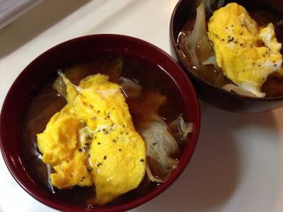 いり卵とキャベツのみそ汁