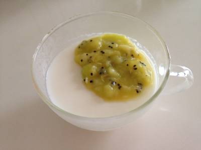 キウイのミルク寒天