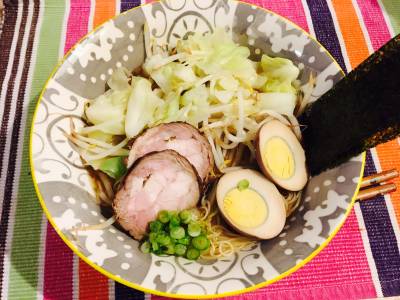 丸鶏スープのラーメン