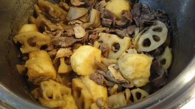 里芋と牛バラ肉の煮物