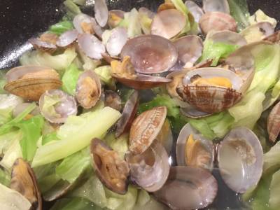 春キャベツとあさりのサッと蒸し