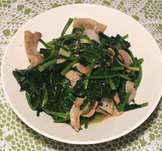 たっぷりほうれんそうと豚肉のピリ辛蒸し