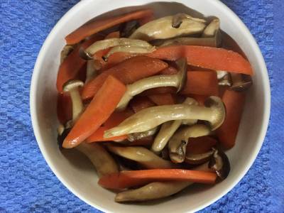 にんじんとしめじのきんぴら