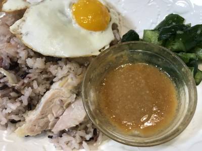 蒸し鶏のエスニックライス