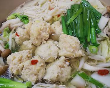 鶏だんごの簡単エスニック鍋