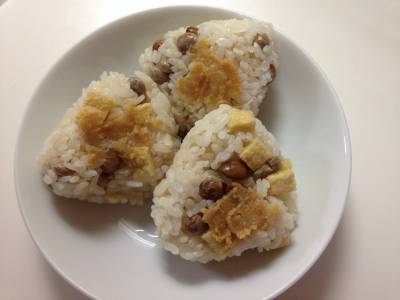 大豆とお揚げのみそおにぎり