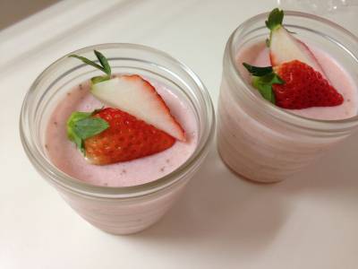 いちごのミルクゼリー