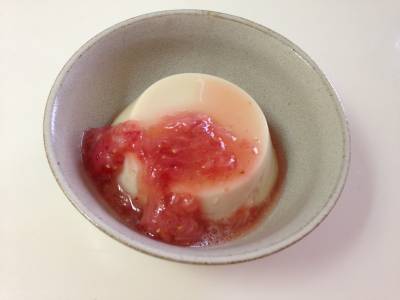 豆乳のブラマンジェいちごソース