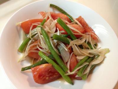 新たまねぎとトマトのサラダ