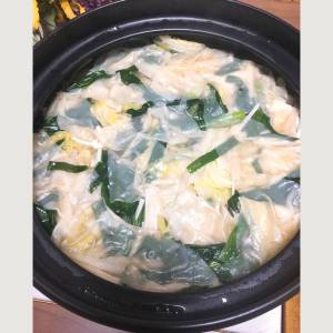 ご飯入り肉だんごのワンタン鍋