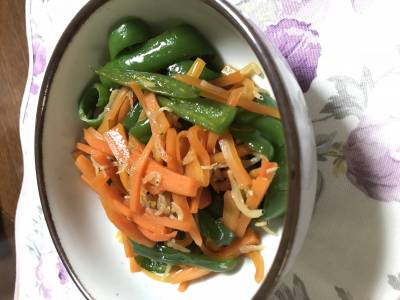 ピーマンとじゃこのきんぴら （写真右上）