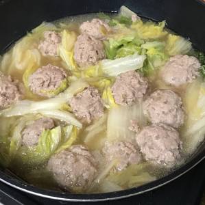 ひき肉だんごと白菜のスープ煮
