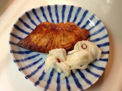 さけの和風ムニエル 菊花かぶ添え