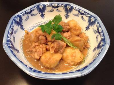 鶏肉と里芋の香り煮込み