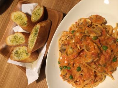 生クリームのミートソース