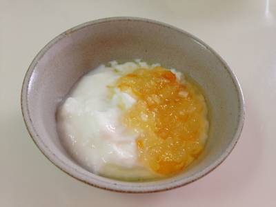 水きりヨーグルトのジャム添え