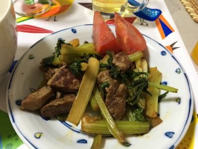 薄切りラム肉とセロリのカレー炒め