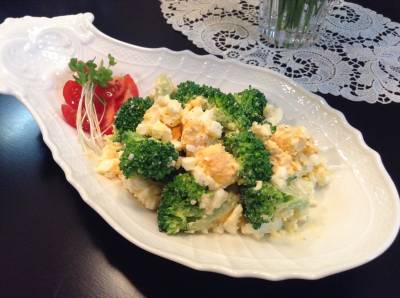 ゆで卵とブロッコリのサラダ