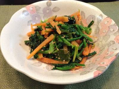 ほうれんそうと海藻、にんじんのナムル