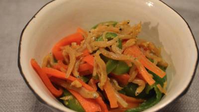 ピーマンとじゃこのきんぴら （写真右上）