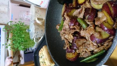 さつまいもと豚肉のバターじょうゆ焼き