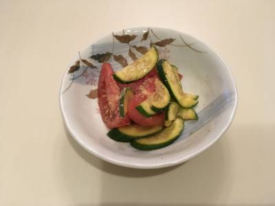 ズッキーニとトマトのあえ物
