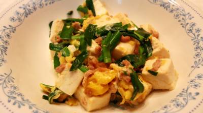 ひき肉と豆腐のにら炒め