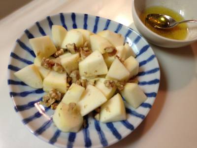 りんごとくるみのサラダ