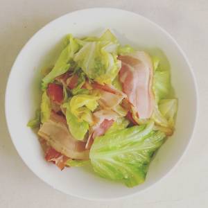 春キャベツとベーコンのオイル蒸し