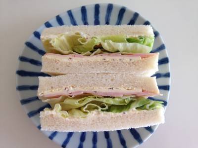 ハムとチーズのシンプルサンドイッチ