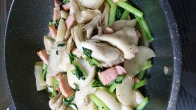 かぶとベーコンのサッと炒め