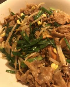 もやしと豚バラと油揚げのピリ辛炒め