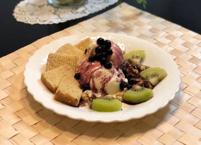 バニラアイスのバルサミコソースがけ