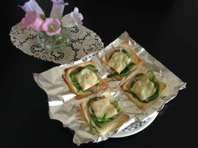 ピーマンとサラミのギョーザピザ