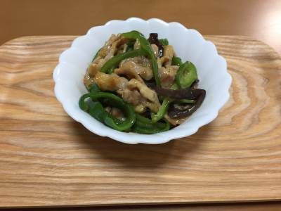 しょうゆ味で青椒牛肉絲