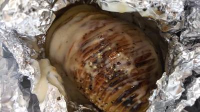 ハッセルバックポテトと焼き春野菜のごちそう温サラダ