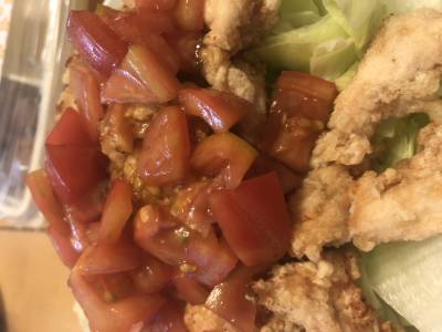 たたき鶏ときゅうりのトマトだれ