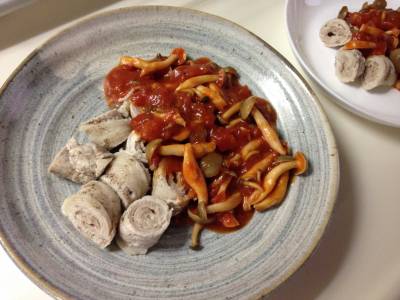 ぐるぐる肉巻き トマトソースがけ