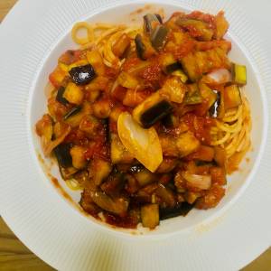 なすとトマトのパスタ