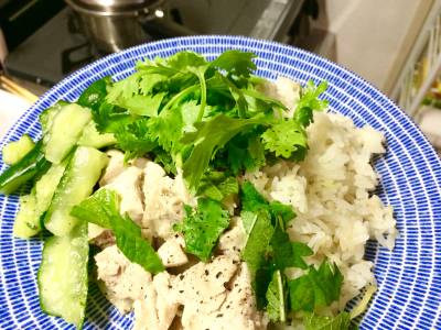 蒸し鶏のエスニックライス