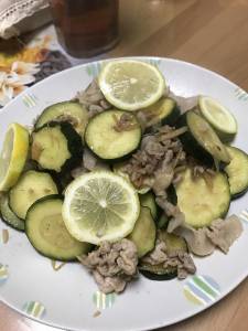 新しょうがとズッキーニのレモン炒め
