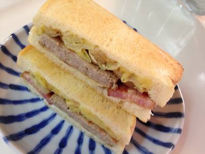 キャベツとランチョンミートのサンドイッチ