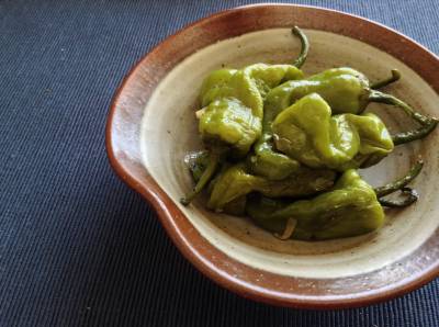 丸ごとピーマンのピリ辛蒸し