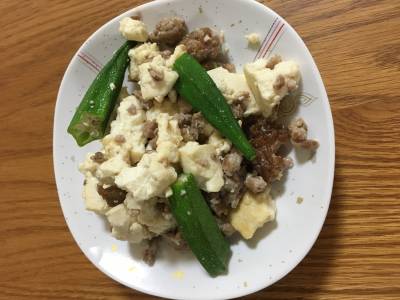 オクラとひき肉、豆腐のチャンプルー