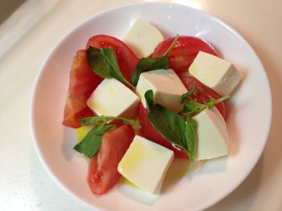 トマトと豆腐のカプレーゼ風