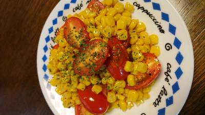 コーンとミニトマトのバター炒め